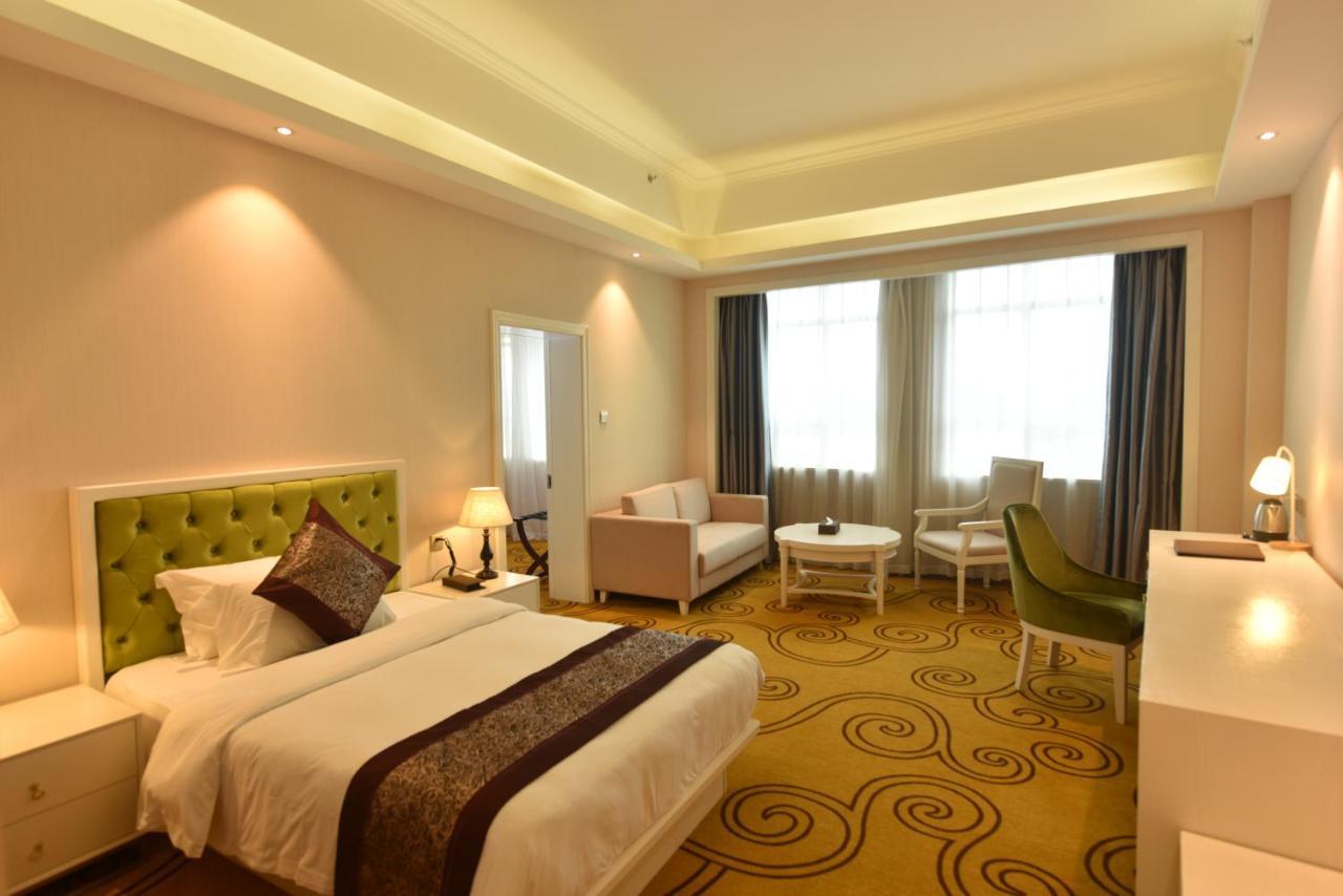 Hong Van Grand Hotel Mong Cai Exterior foto