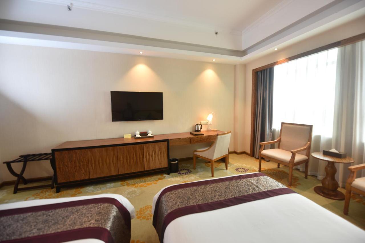Hong Van Grand Hotel Mong Cai Exterior foto